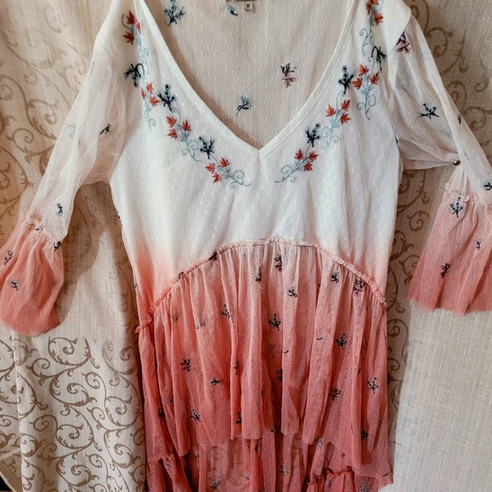 Gimmicks, Medium white and peach in color